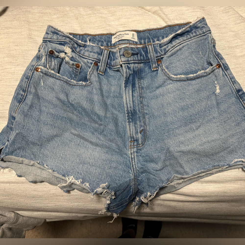 Abercrombie Curve Love High Rise Mom Shorts 2.5 in
